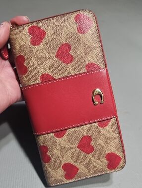 Coach CF264 Accordian Zip Wallet In Signature Coated Canvas With Heart Print